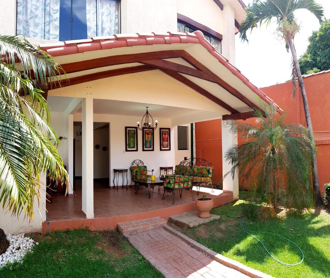 Lili'S Hostel Santa Cruz de La Sierra Exterior foto